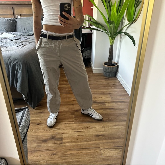 GREY UNIQLO CARGO WIND PANTS - SIZE 30-33 - Picture 8 of 8